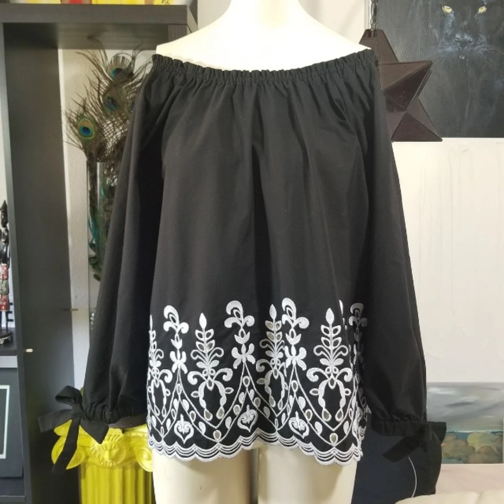 Sz L FP Cold Shoulder Top Black w Unique white Stitch